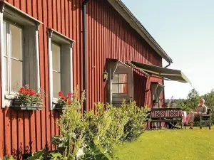 2 Bedroom Gorgeous Home in Dals Långed