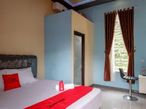 RedDoorz @ Gerbang Dieng Plateau Area