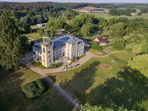 Schloss Kaarz Mit Park