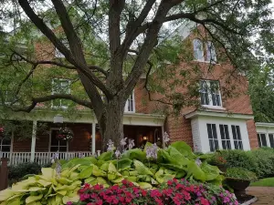 Round Barn Farm B & B Event Center