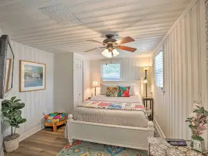 Cozy Pet-Friendly Cottage Walk to White Lake