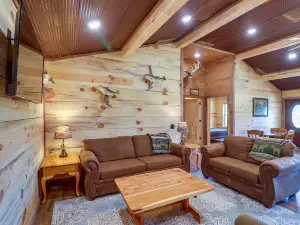 Secluded Arkansas Retreat Near Fishing & Hiking!
