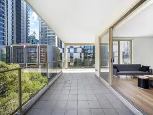 Cozy Apartment in Chatswood Next to Train Station