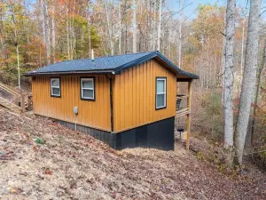 Couples Cabin Retreat - Campton/Red River Gorge/Cliffview - Pet Friendly