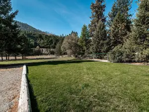 ⭐️ Riverbend Retreat ⭐️ Riverfront⭐️Relax by the fire