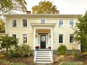 Historic Charm with modern amenities in Exeter, NH.  3 Bedrooms & Walk to town
