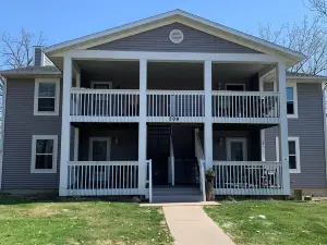 Beautiful bluff top  condo overlooking Coffee Mill Ski and Mississippi river.