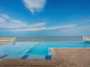 Luxury 2 Bedroom Apartment Near Seaside 102