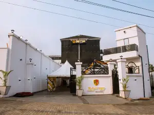 Robertware Hotel and Suites