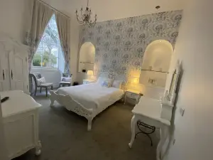 The Riverside House Hotel