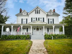 Love Lane Bed & Breakfast