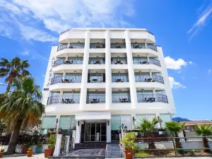 Aurasia Sea Side Hotel