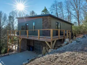 Wet Dry Sauna w Fireplace Close to Waterfalls