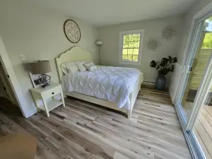 Relax with family or friends at this quiet & clean country 3 bedroom home