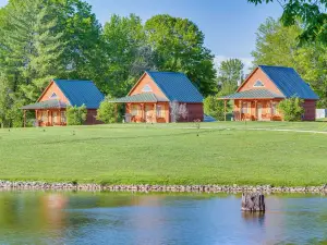 Cozy Columbia Cabin w/ Shared Lake Dock!