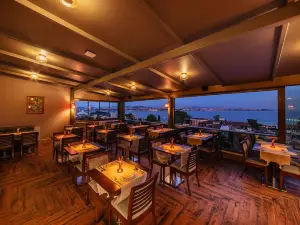Azade Premier Hotel