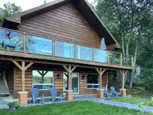 Lakefront Cottage with sandy walk in and stunning views!