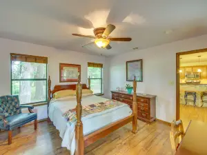 Dog-Friendly Wills Point Home with Grill on 10 Acres