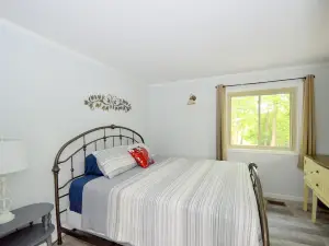 Black Bear Cabin - The Mountain Retreat!