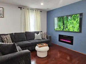 Spacious Family sized Home near Metro Station