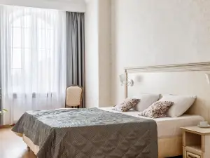 8 Avenyu Hotel