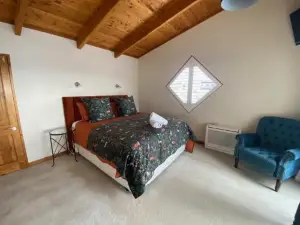 Glacier Rock Lakeview House