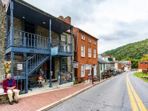 Enchanting Cottage, Walk to Downtown Harpers Ferry