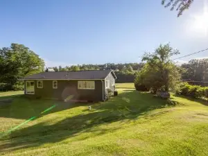 River Runs Through It -Cottage on 70 Acre Winery