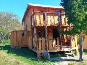 Cabane insolite TOUT CONFORT Chalet Gites Luzy Morvan Bourgogne