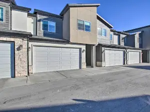 Providence Townhome w/ Amenities ~ 4 Mi to Usu!