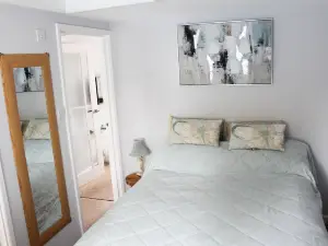 Perrys Impeccable 1-Bed Apartment in Poole