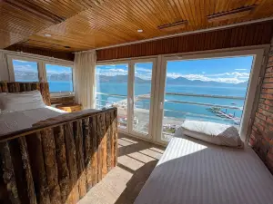 Lale Pension