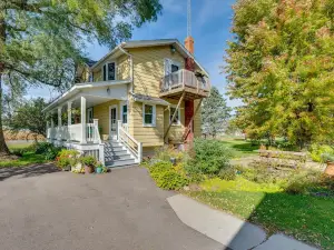Quaint and Family-Friendly Watertown Farmhouse!