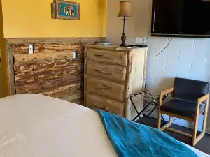 Unit 8: King Suite with Full Kitchen