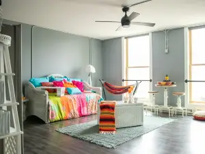 RainbowRow~The Caliente Flat