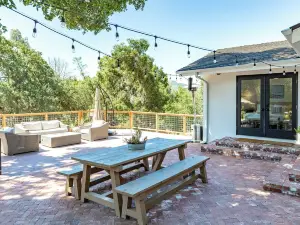 AMAZING! Wild Oaks Retreat. Pool, Spa, Game Room, EV Charger, Wine Country.