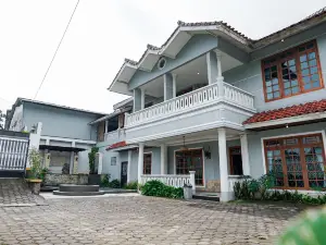 Villa Rusa (best villa you can get in da’ town)