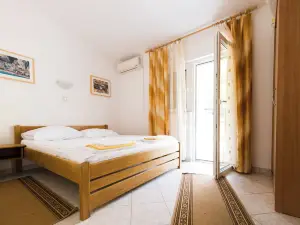 B&B Pero Near Sea with Hot Tub Access