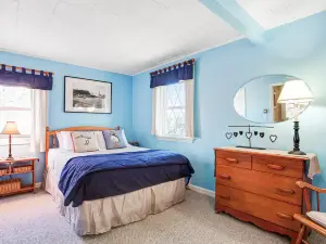Dog-friendly home in great locale close to the ocean with yard, streaming, W/D
