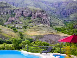 Vardzia Resort