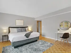 Prime 2BR Chicago Apartment