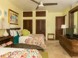 Abrigado, A Villa with beautiful sunsets that appear to spill into the sea!