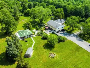 Stone Manor Boutique Inn