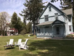 Harbor Light Inn