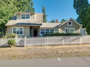Charming Indianola Home Walk to Town!