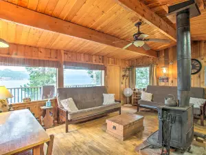 Remote Escape: Serene Lakeside Cabin w/ Beach