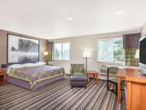 Super 8 by Wyndham Richlands/Claypool Hill Area