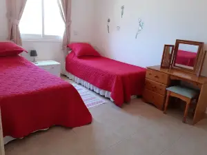 Beautiful 2-Bed House in Mandria Paphos