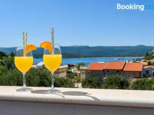 Apartments Bjelis