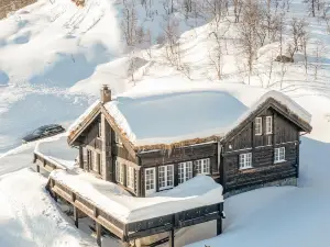 Beautiful Apartment in Tjørhom with WiFi and 5 Bedrooms